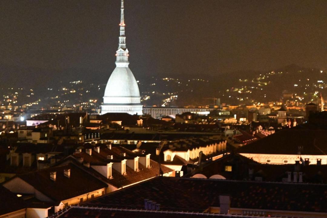 Apartamento Una Finestra Sui Tetti Di Torino Exterior foto