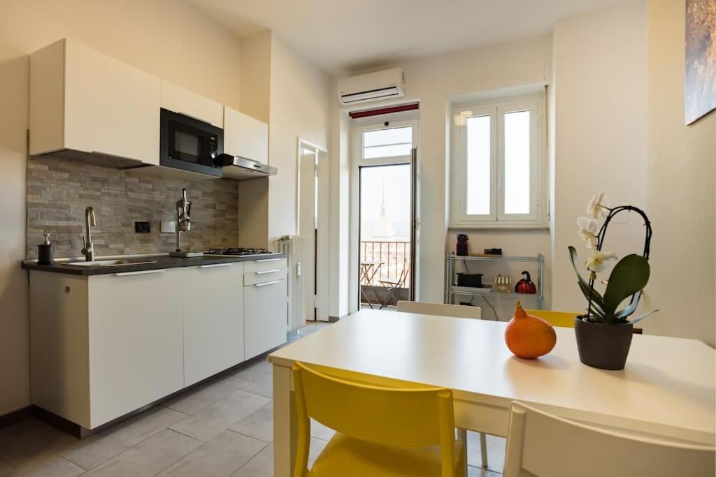 Apartamento Una Finestra Sui Tetti Di Torino Exterior foto